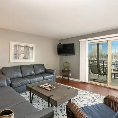 210B Harbor Views Short Stroll to Beach