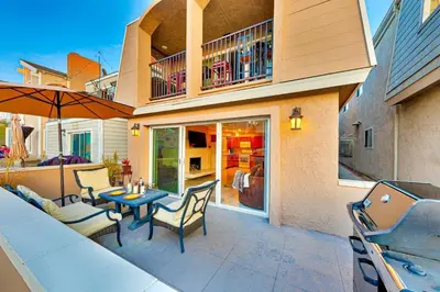 a house with a patio with a table and chairs at Newport Beach Simplicity III in Newport Beach