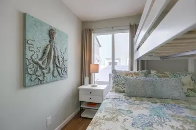 a bedroom with a bed and a painting on the wall at Beach-2-Bay 2br - Beach - AC - Patio in San Diego