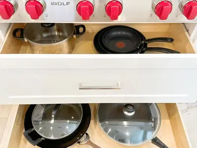 a stove with pots and pans in a kitchen at Close to UCI 4b&4b villa Irvine eastwood in Irvine