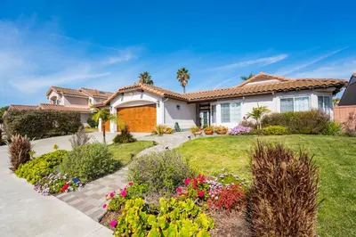 a house with a garden with flowers at Villa Descanso in Oceanside