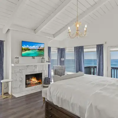 Romantic Getaway - Luxury Oceanfront Studio - Private Balcony - Fireplace