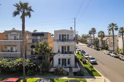 Gallery image of Luxury stunning beach home with rooftop - Ocean View! in Oceanside