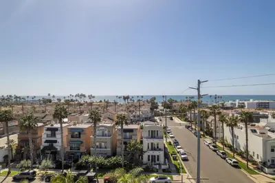 Gallery image of Luxury stunning beach home with rooftop - Ocean View! in Oceanside