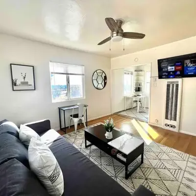 Minimalist 1 bed by Airport & Old Town