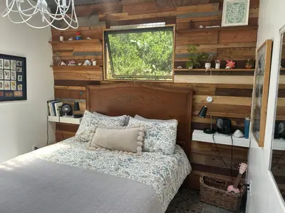 Gallery image of Big Red Lodge Cottage in San Diego
