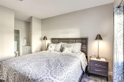 a bedroom with a bed and a window at Sunny San Diego Condo with Pool Access Near Wineries in San Diego