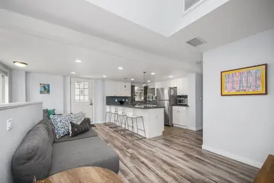 a living room with a couch and a kitchen at Perfect Surf Casa in Newport Near Beach and Pier in Newport Beach