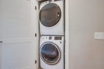 a washing machine and a dryer in a room at Steps 2 Ocean & Bay Luxury Belmont Park Dining in San Diego
