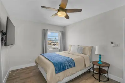 a bedroom with a bed and a ceiling fan at 500 ft to Ocean Relaxing stay Parking WiFi 836 in San Diego