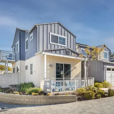 Large 4 Bedroom Close To Beach