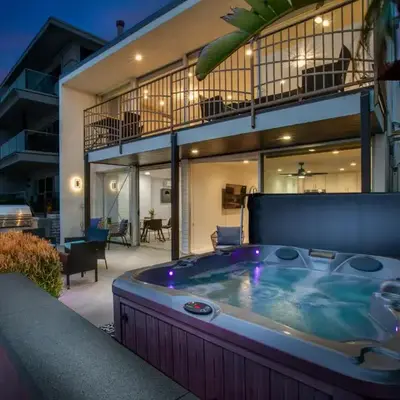 Boardwalk Studio Shared Hot Tub and Patio