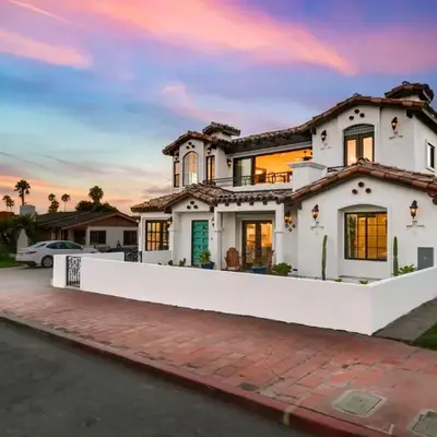 Inviting 3BR Space with Firepit