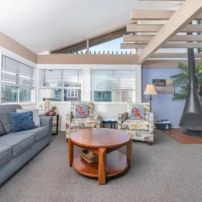 Retro 3Br With Oceanview Patio In A Very Walkable Location By Beachview Rentals