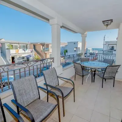 Spacious 4Br W Oceanview Balcony