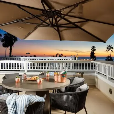 La Jolla Panoramic Ocean Retreat with Rooftop