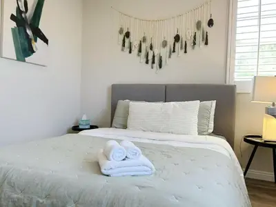 a bedroom with a bed with towels on it at \u6a59\u53bf\u6e29\u99a8\u8212\u9002\u6c11\u5bbf in Irvine