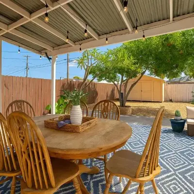 Cozy Pet Friendly Escape with Outdoor Dining