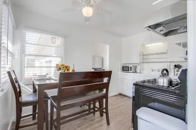 Gallery image of Tourmaline Beach Cottage South -Steps to Ocean, AC in San Diego