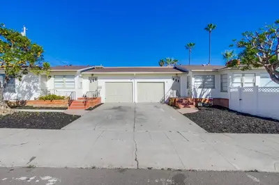 Gallery image of Tourmaline Beach Cottage South -Steps to Ocean, AC in San Diego