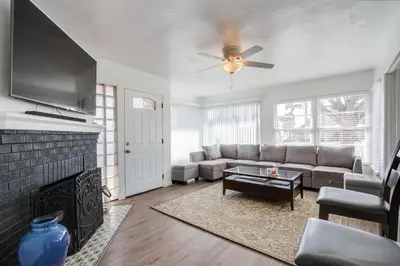 Gallery image of Tourmaline Beach Cottage South -Steps to Ocean, AC in San Diego