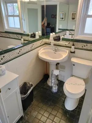 a bathroom with a toilet and a sink at Cherokee Lodge in San Diego