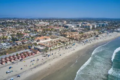 an aerial view of a beach with a crowd of people at Holiday Home in Oceanside