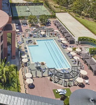 an overhead view of a pool with tables and chairs at Hyatt Regency La Jolla at Aventine in San Diego